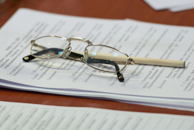 Стало известно, кто чаще покупает очки и линзы в России