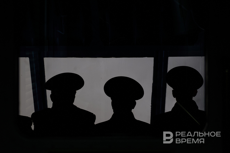 Три капитана прокатились по Волге на новом судне на подводных крыльях.