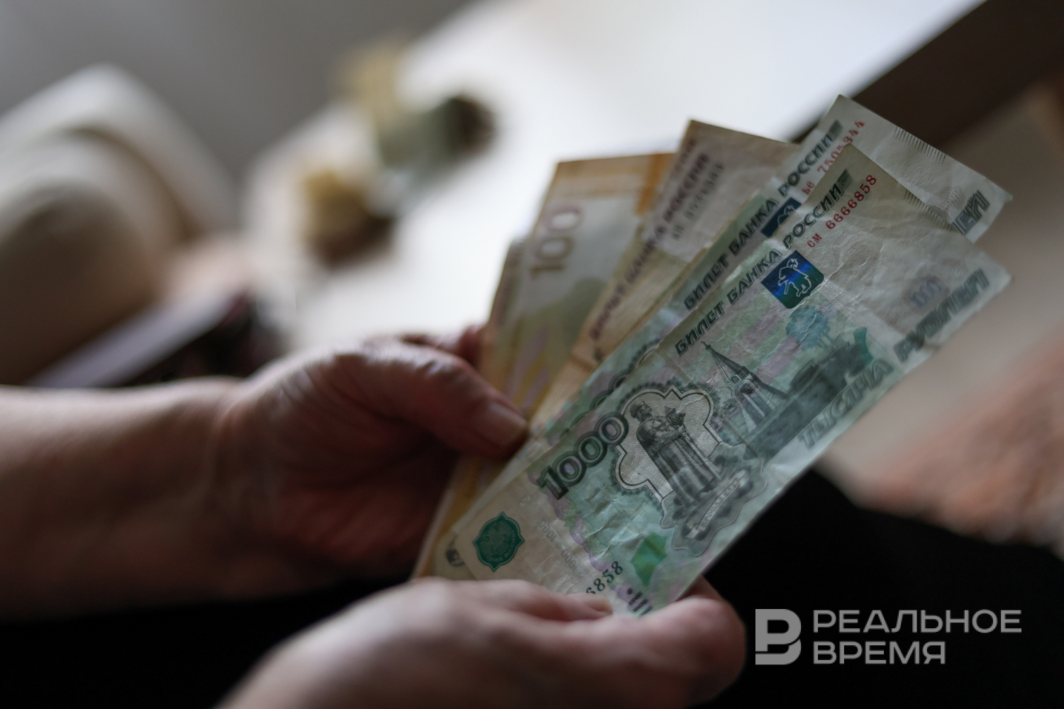 В России средняя предлагаемая зарплата выросла на 17% за год, у ремонтников техники — на 64%