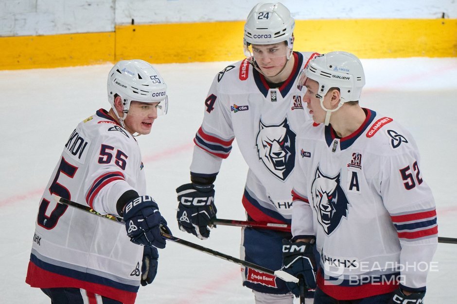 Игроки «Амура» и «Нефтехимика» подрались во время послематчевого рукопожатия