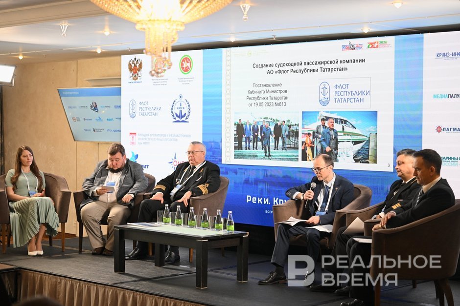 На «ледоколе» до Удмуртии: «Флот РТ» предлагает стыковку, а «Водолет» накатывает до Казани