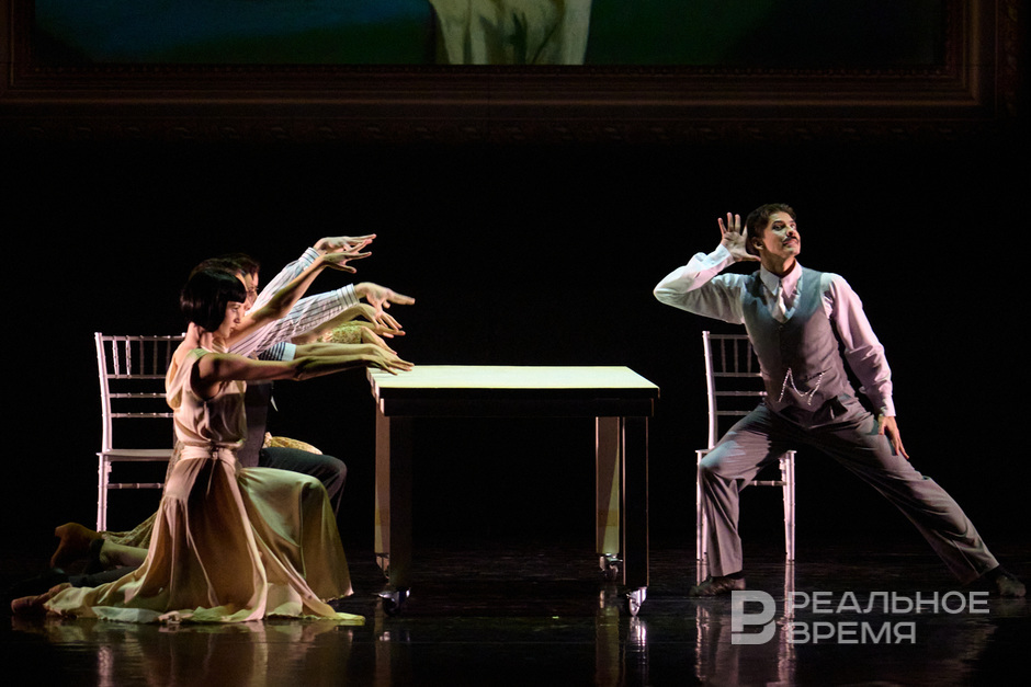 Эркюль Пуаро в исполнении Олега Ивенко.