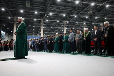 Пока «шайтан в отпуске», татарстанцы и зарубежные гости пришли насладиться халяльной колой