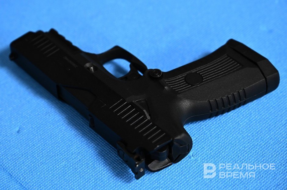 На Кубани школьник пронес в школу пневматическое оружие