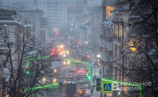 Татарстанцев вновь предупредили о метели и снежной каше на дорогах