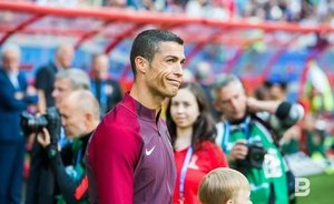 Месси и Роналду не вошли в топ-10 самых дорогих футболистов мира