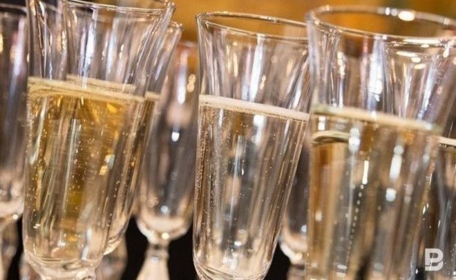Moet Hennessy приостановит поставки шампанского в Россию