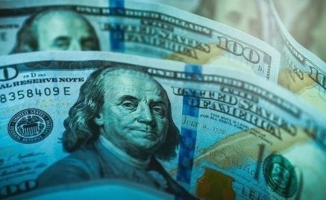 Экономист назвал 50 рублей за доллар условной «красной линией»