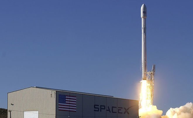 SpaceX планирует запустить ракету Falcon 9 со спутниками связи