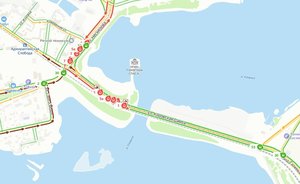 На Кировской дамбе ДТП и очередь из трамваев