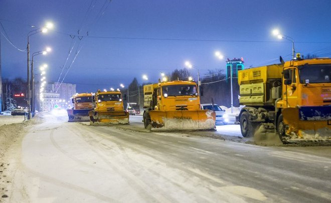 В Казани ночью 250 единиц спецтехники задействуют в уборке снега