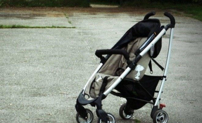 Против матери, оставившей ночью в Челнах ребенка в коляске, возбуждено уголовное дело