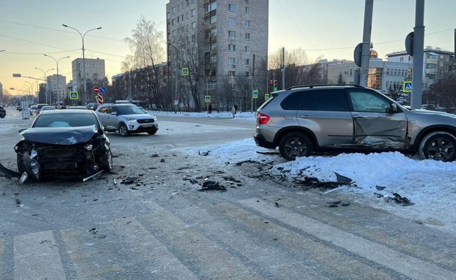 В Казани пятилетняя девочка пострадала при столкновении BMW и KIA