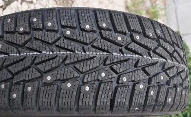 В Госдуме одобрили предложение ввести ограничения на шипованную резину
