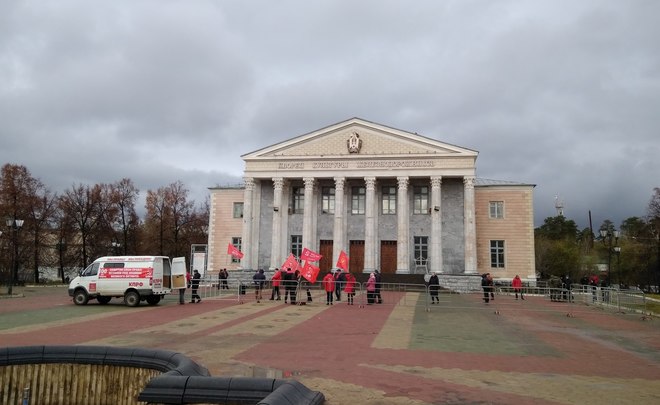 В Казани к началу митинга КПРФ в честь годовщины октябрьской революции пришло около 10 человек