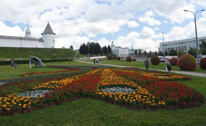В Казани восстановят 24 объемные цветочные фигуры — фото