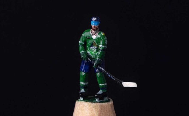 Известный уфимский скульптор Фидаи сделал фигуру Умарка на кончике карандаша