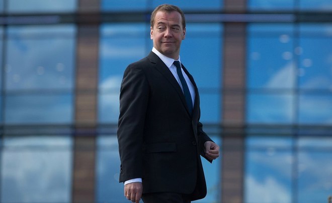 Медведев подтвердил планы приравнять МРОТ к прожиточному минимуму за два года