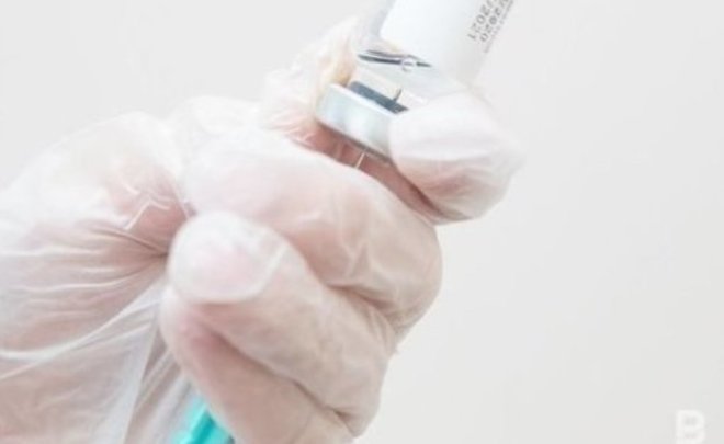 Мурашко призвал россиян не ждать третьей волны COVID-19, а делать прививку