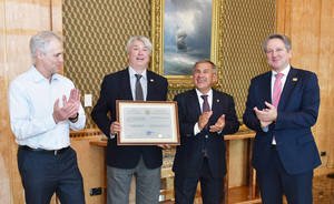 Минниханов вручил руководству WorldSkills International благодарность за помощь в проведении ЧМ в Казани