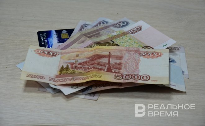 Половина россиян за последние 2 года стала реже пользоваться наличными деньгами