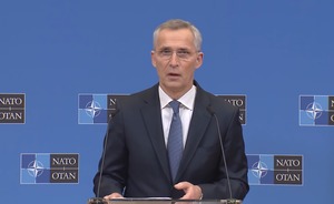 Йенс Столтенберг останется на посту генсека НАТО еще на год