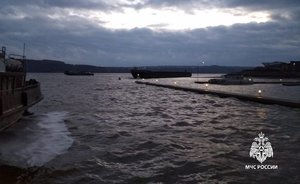 Капитан теплохода, севшего на мель около Казани, был пьян и пытался дать взятку — возбуждено дело