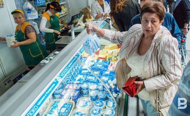 Медведев утвердил новые правила продажи молочной продукции