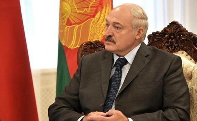 Лукашенко встал на колени перед митингующими