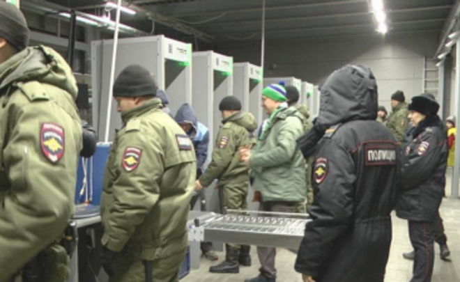 Болельщика «Крыльев Советов» отправили под арест на 12 суток за сжигание шарфа ФК «Рубин»