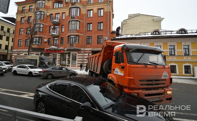 Из-за ДТП с участием КАМАЗа в центре Казани образовалась километровая пробка