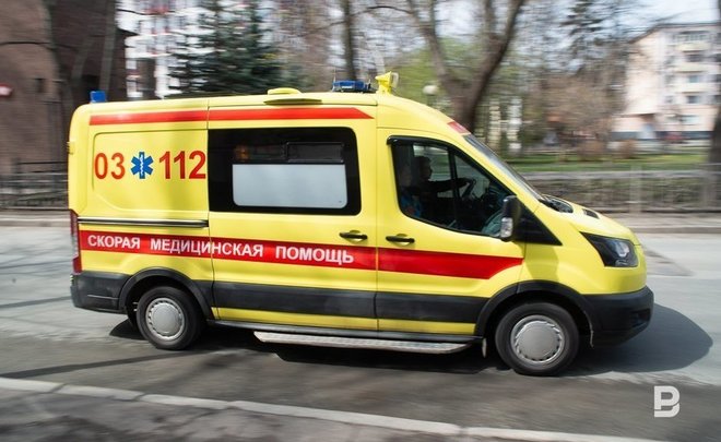 В Казани столкнулись КАМАЗ и карета скорой помощи — пострадали два фельдшера