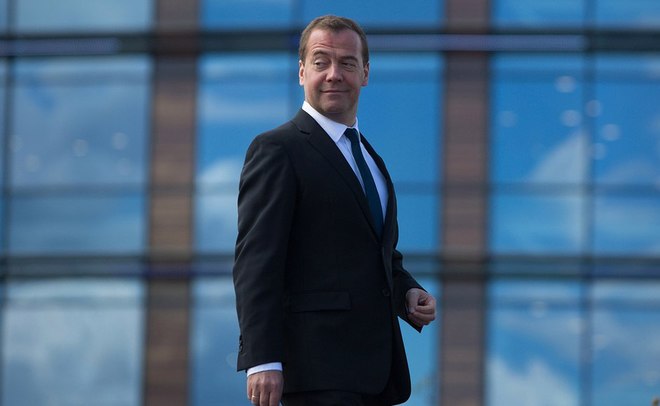 Медведев снял ограничение на чартерное сообщение с Турцией