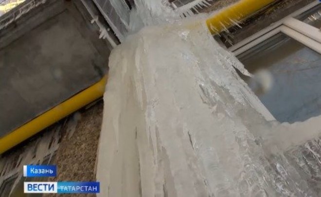 Потоп в квартирах пятиэтажки в Казани: жильцы винят УК, та — жильцов сверху