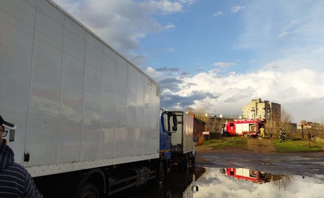 В Казани загорелся склад на Портовой улице