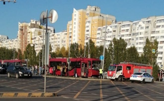 Проспект победы автобусы. Проспект Победы Казань трамвай. Остановка проспект Победы Казань. Остановка Южная Казань. Казань ОСТ.проспект Победы.