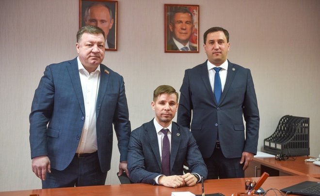 Глава исполкома Набережных Челнов представил коллективам двух новых руководителей