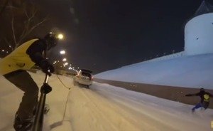 ГИБДД РТ привлекла к ответственности водителя, прокатившего двух сноубордистов у стен Кремля
