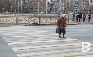 В Казани 15 нерегулируемых пешеходных переходов оборудуют светофорами