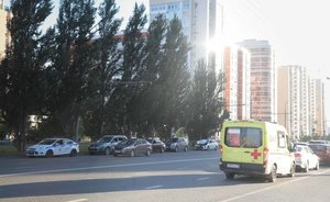 В Казани два водителя пострадали в столкновении на перекрестке: кадры с места происшествия