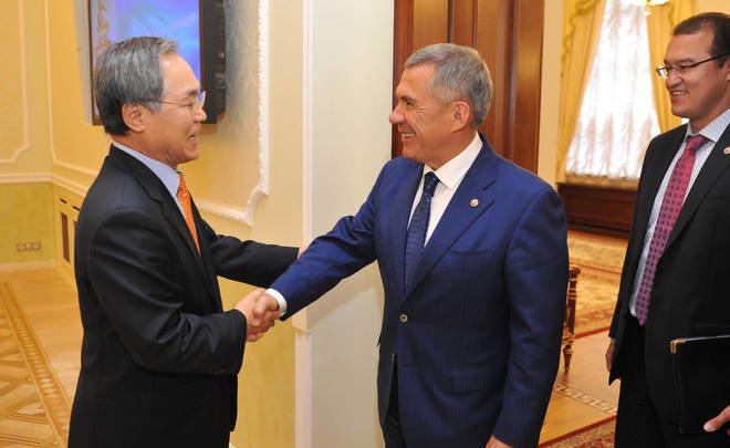 Минниханов на встрече с послом Южной Кореи предложил организовать авиарейсы в Казань