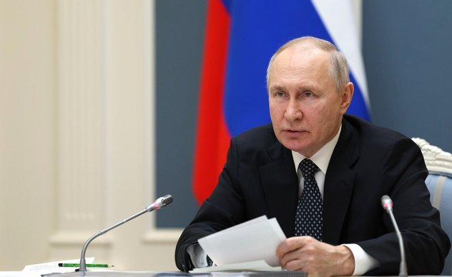 Владимир Путин поручил перенести празднование Дня молодежи на последнюю субботу июня