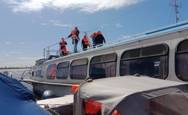 Капитан теплохода, севшего на мель в Татарстане, признал свою вину