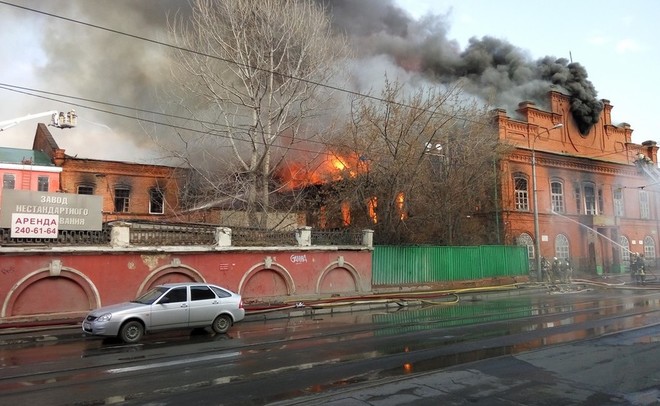 В МЧС назвали предварительные причины пожаров в исторических зданиях Казани