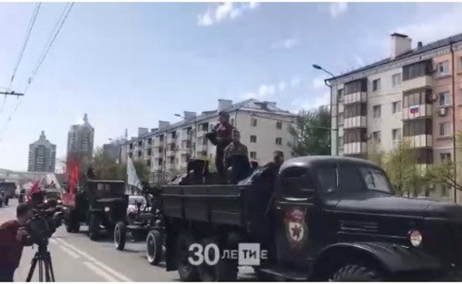 Появилось видео проезда военной техники по улицам Казани