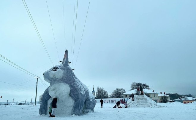 В Зеленодольске слепили снежного зайца высотой более 5,5 метра