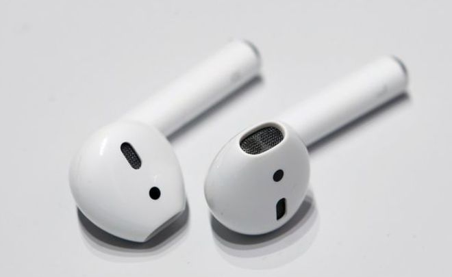 СМИ: выпуск беспроводных наушников Apple отложен на неопределенный срок