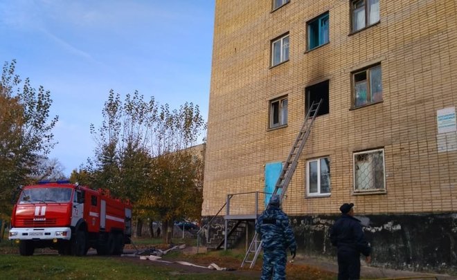 В Челнах пять человек спасли из горящего многоквартирного дома
