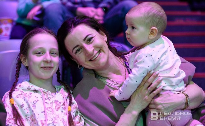 Совфед одобрил пакет законов по сохранению пособия по уходу за ребенком для работающих родителей