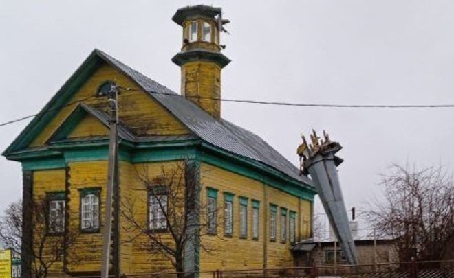 В Высокогорском районе Татарстана с местной мечети из-за ветра упал минарет